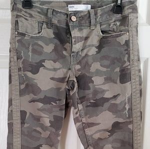 Zara Denim Camo jean size 6